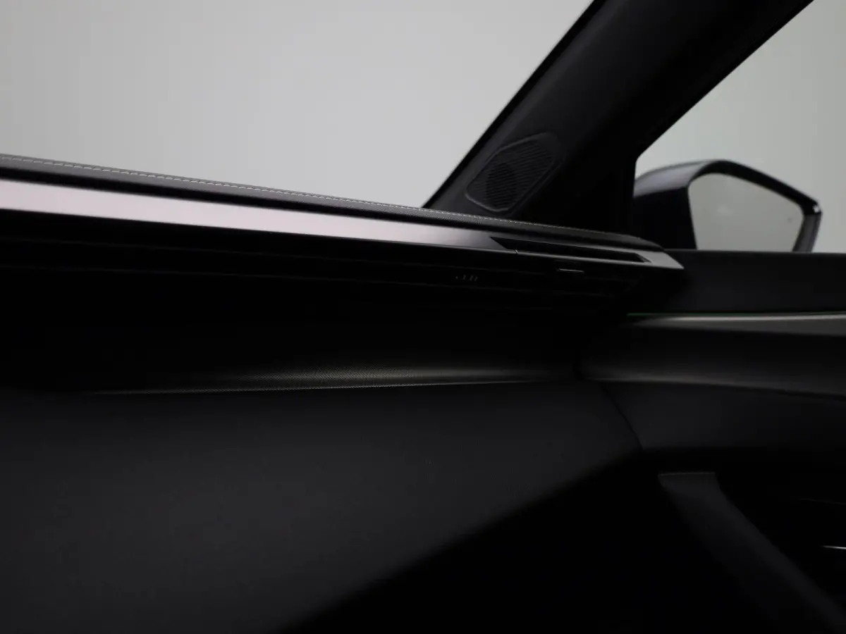 1.6 Plug-in Hybrid 180 GT | Apple Carplay / Android Auto | Panoramadak | Camera | Parkeersensoren | Stoelverwarming |