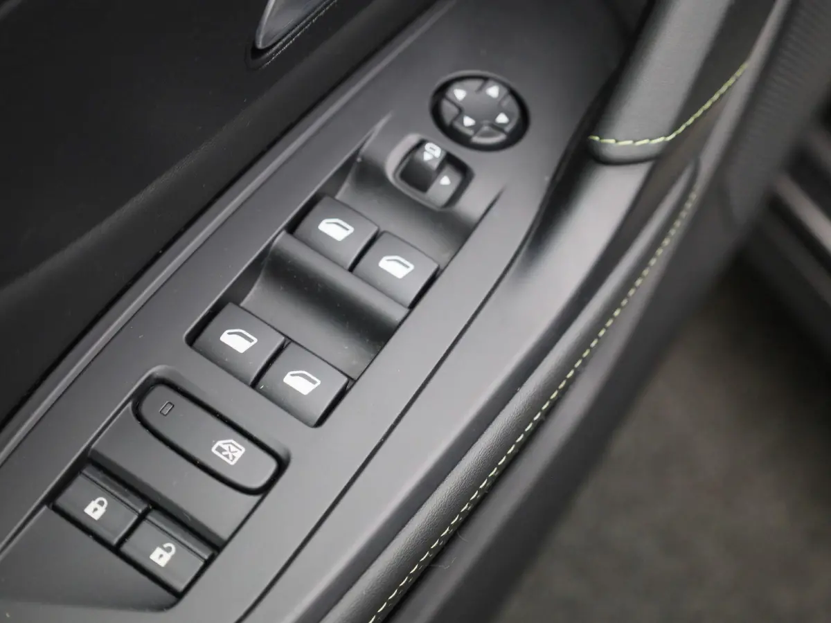 1.6 Plug-in Hybrid 180 GT | Apple Carplay / Android Auto | Panoramadak | Camera | Parkeersensoren | Stoelverwarming |
