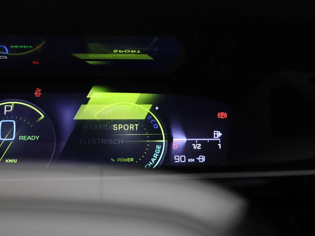 1.6 Plug-in Hybrid 180 GT | Apple Carplay / Android Auto | Panoramadak | Camera | Parkeersensoren | Stoelverwarming |