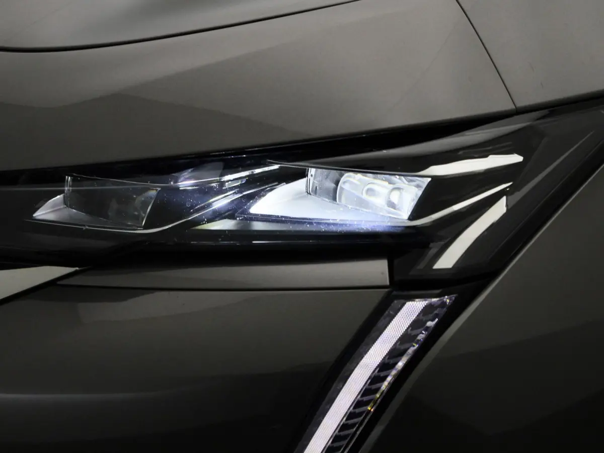1.6 Plug-in Hybrid 180 GT | Apple Carplay / Android Auto | Panoramadak | Camera | Parkeersensoren | Stoelverwarming |