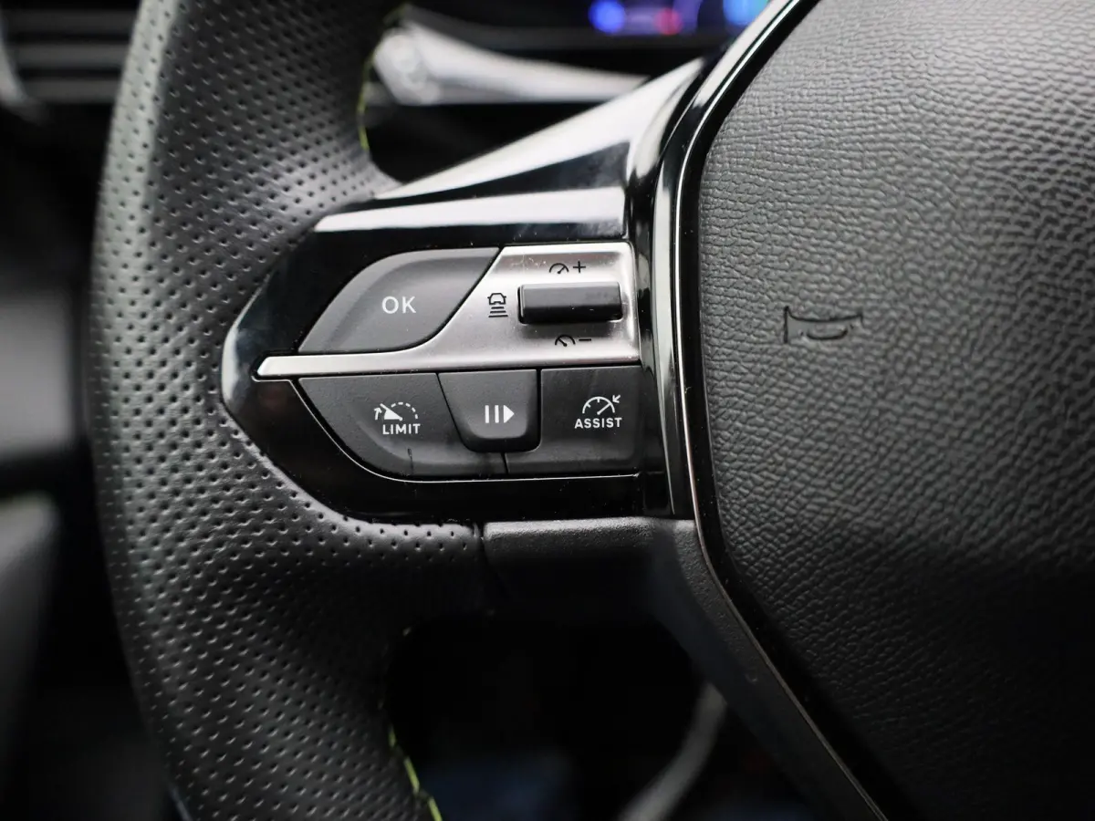 1.6 Plug-in Hybrid 180 GT | Apple Carplay / Android Auto | Panoramadak | Camera | Parkeersensoren | Stoelverwarming |