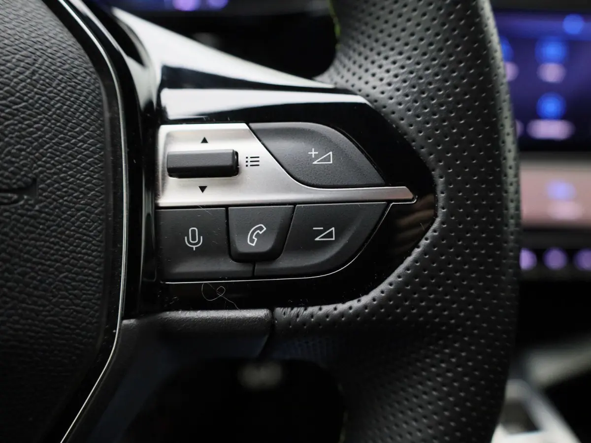 1.6 Plug-in Hybrid 180 GT | Apple Carplay / Android Auto | Panoramadak | Camera | Parkeersensoren | Stoelverwarming |