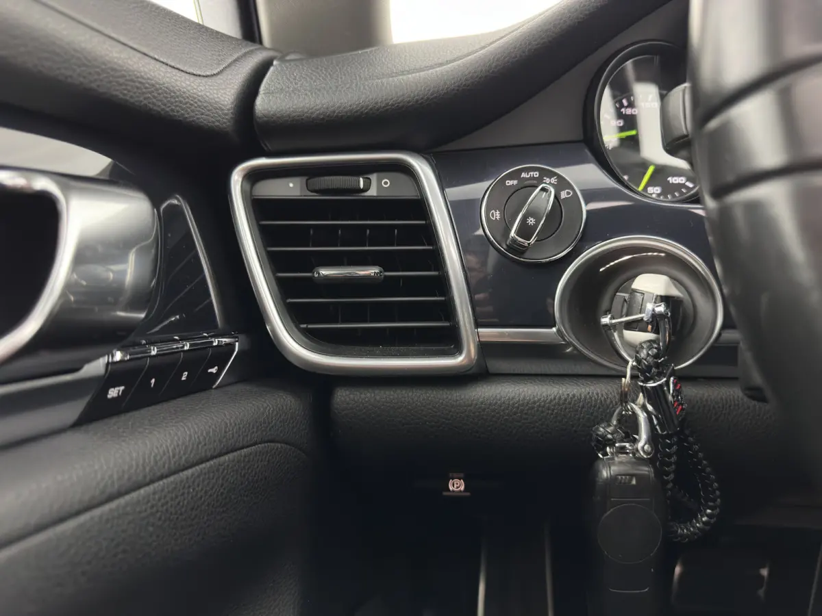3.0 S E-Hybrid (Plug-In) Aut. *PANO | LEATHER | XENON | HEATED-SPORTSEATS | MEMORY-PACK | BOSE-SOUND | AIR-SUSPENSION | NAVI-FULLMAP | CAMERA | PRIVACY-GLASS | SHIFTPADDLES | ECC | PDC | CRU