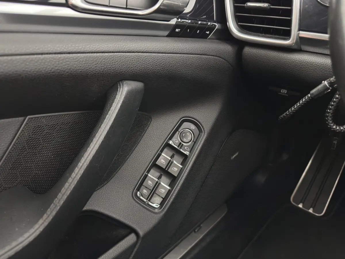 3.0 S E-Hybrid (Plug-In) Aut. *PANO | LEATHER | XENON | HEATED-SPORTSEATS | MEMORY-PACK | BOSE-SOUND | AIR-SUSPENSION | NAVI-FULLMAP | CAMERA | PRIVACY-GLASS | SHIFTPADDLES | ECC | PDC | CRU