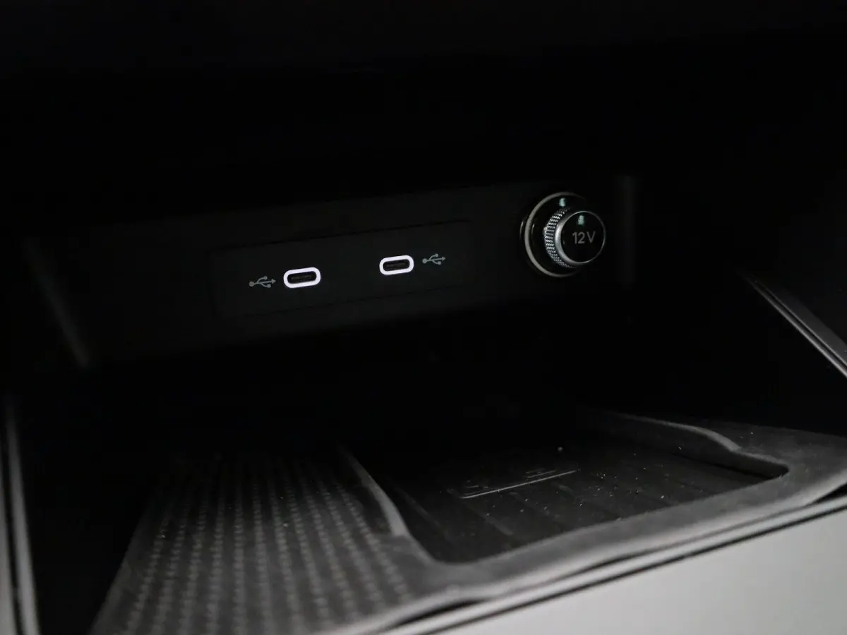 1.0 TSI Style Business Intense | Apple Carplay / Android Auto | Camera | Parkeersensoren | Stoelverwarming | Stuurverwarming |