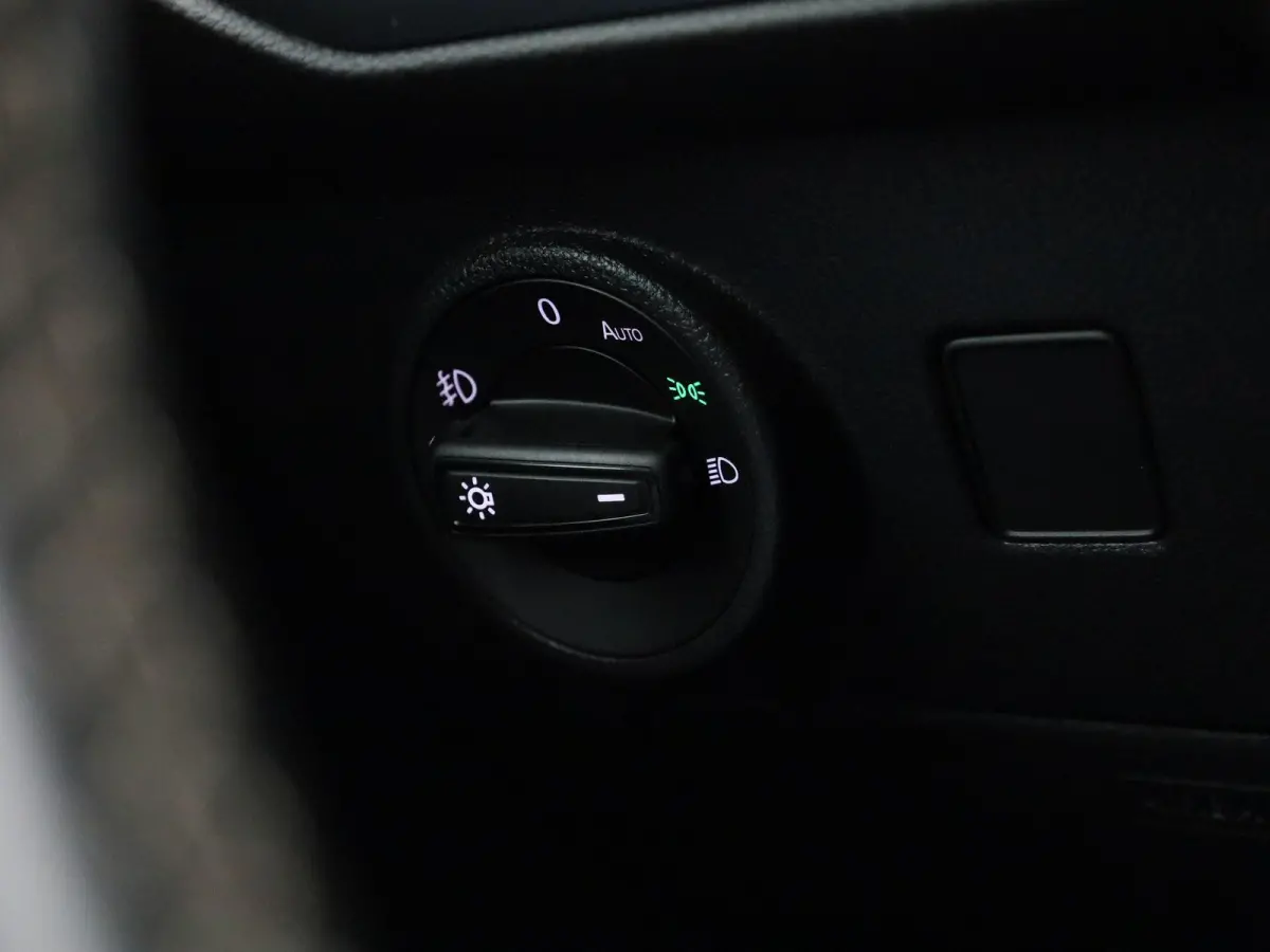 1.0 TSI Style Business Intense | Apple Carplay / Android Auto | Camera | Parkeersensoren | Stoelverwarming | Stuurverwarming |