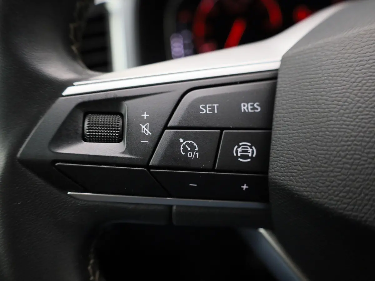 1.0 TSI Style Business Intense | Apple Carplay / Android Auto | Camera | Parkeersensoren | Stoelverwarming | Stuurverwarming |