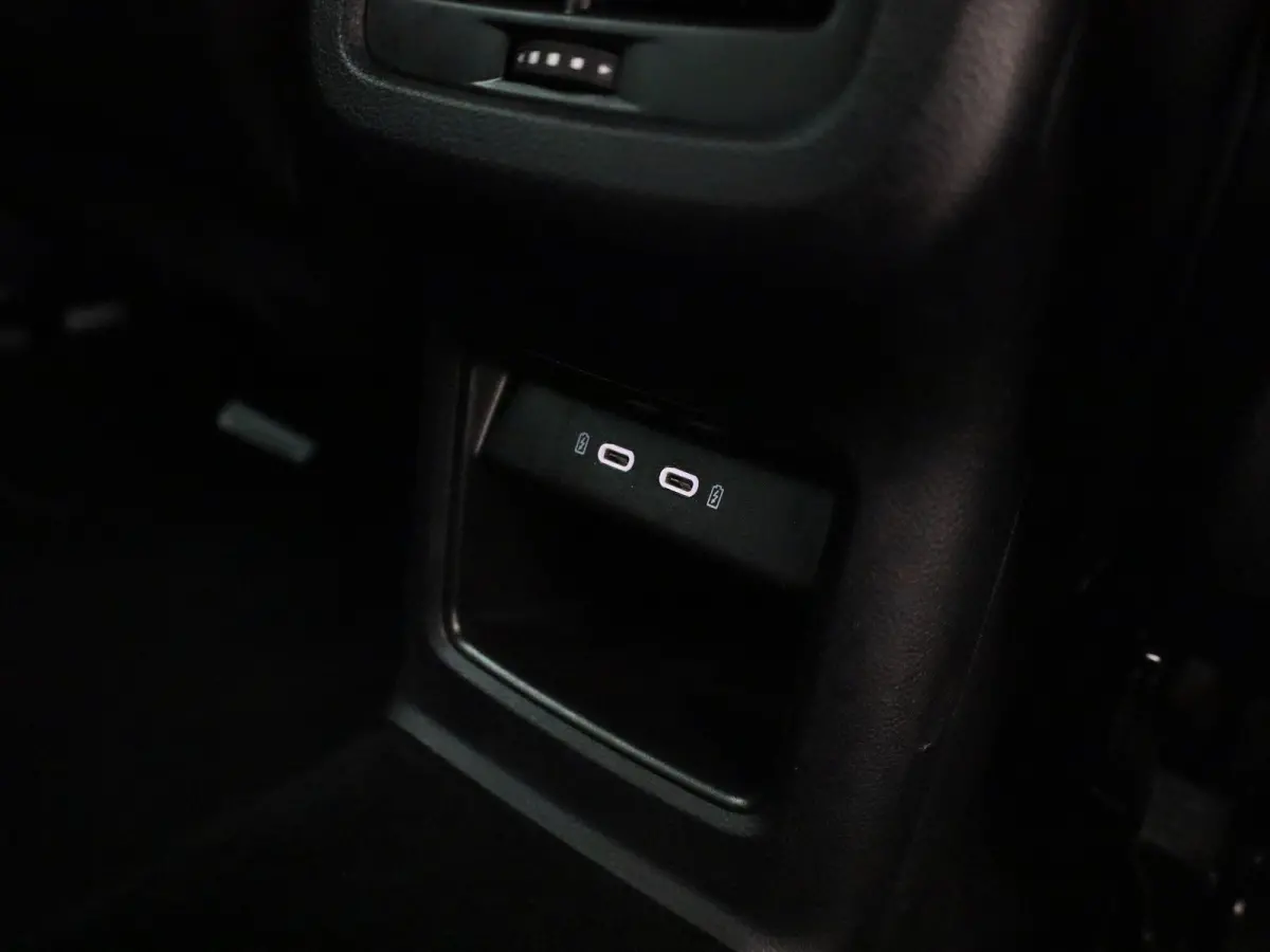 1.0 TSI Style Business Intense | Apple Carplay / Android Auto | Camera | Parkeersensoren | Stoelverwarming | Stuurverwarming |