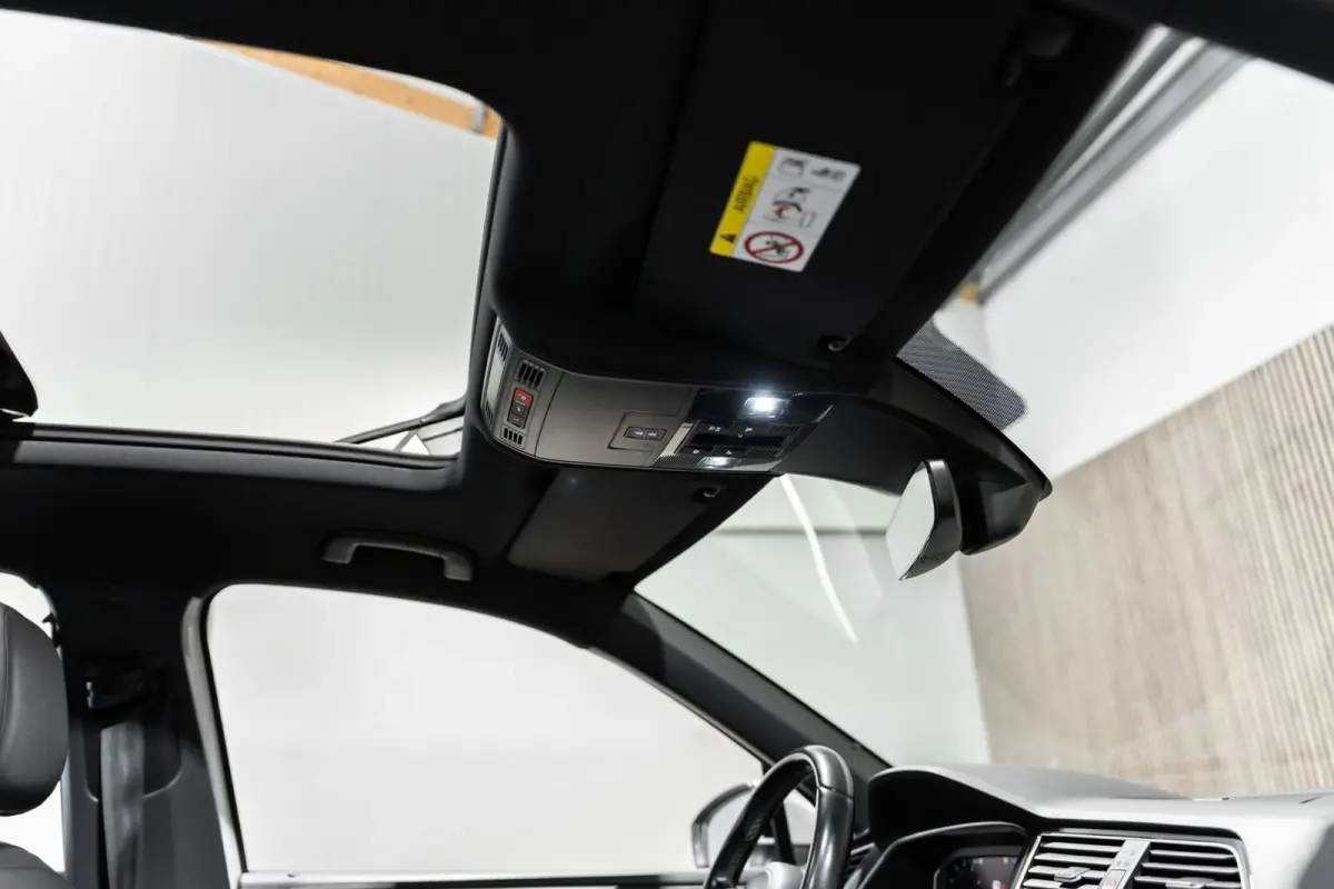 2.0 TSI 4Motion R-Line DSG PANO LED CAMERA LEDER FULL