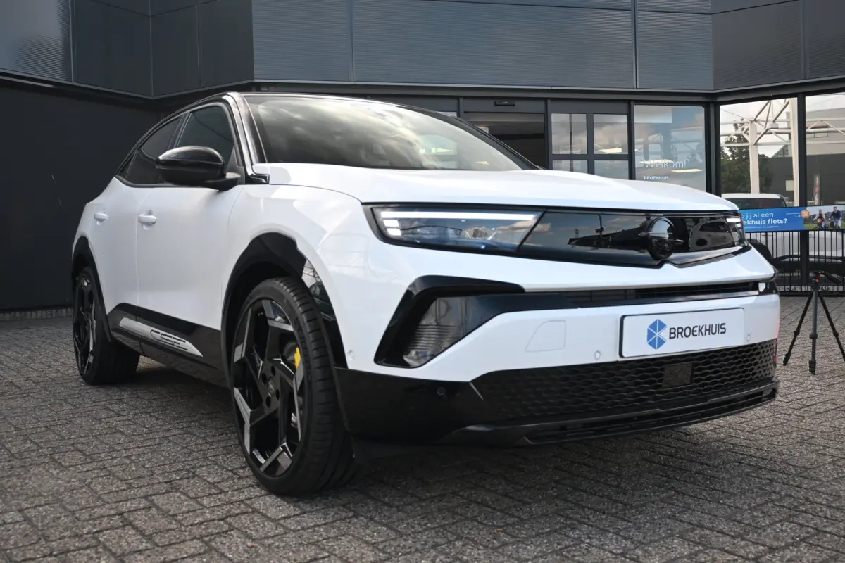 Mokka-e GSE - 280pk | Torsen Sperdifferentieel | Alcantara | Stoel/Stuuverwarming | Navigatie | Achteruitrijcamera | !!
