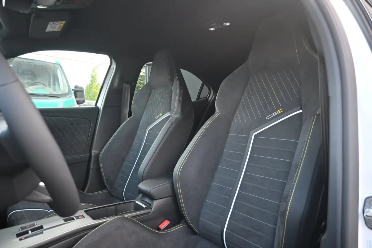 Mokka-e GSE - 280pk | Torsen Sperdifferentieel | Alcantara | Stoel/Stuuverwarming | Navigatie | Achteruitrijcamera | !!