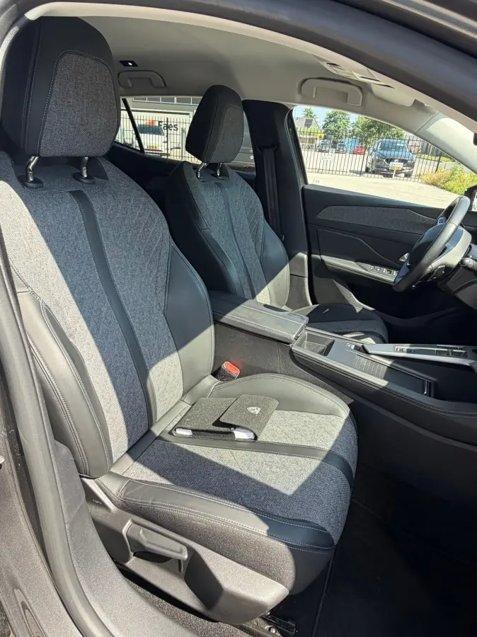 1.2 PureTech Allure 130 EAT8 / led / 65.000 km/ virtueel