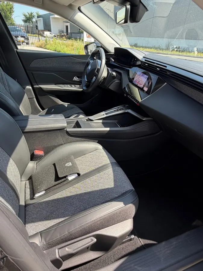 1.2 PureTech Allure 130 EAT8 / led / 65.000 km/ virtueel