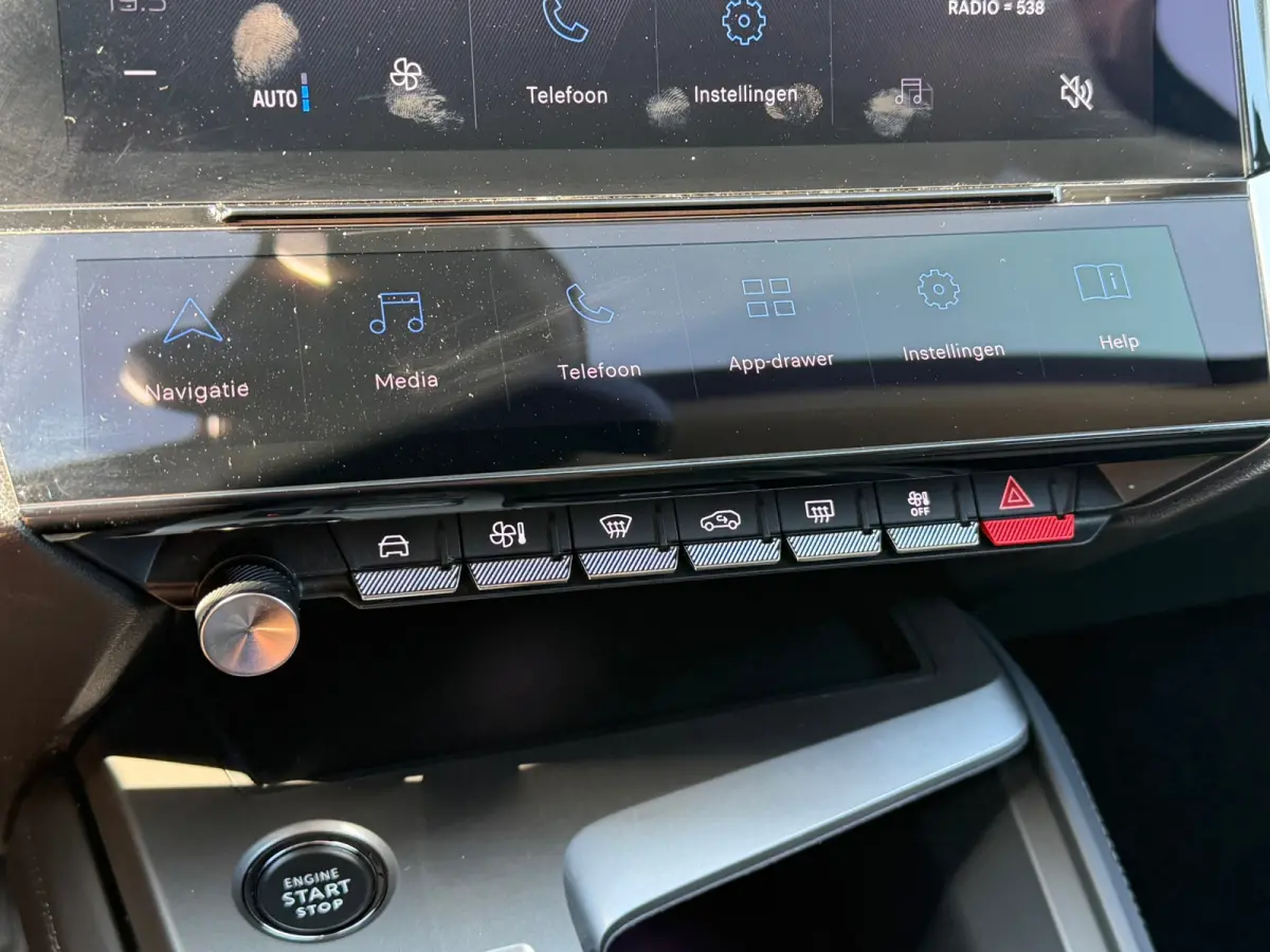 1.2 PureTech Allure 130 EAT8 / led / 65.000 km/ virtueel