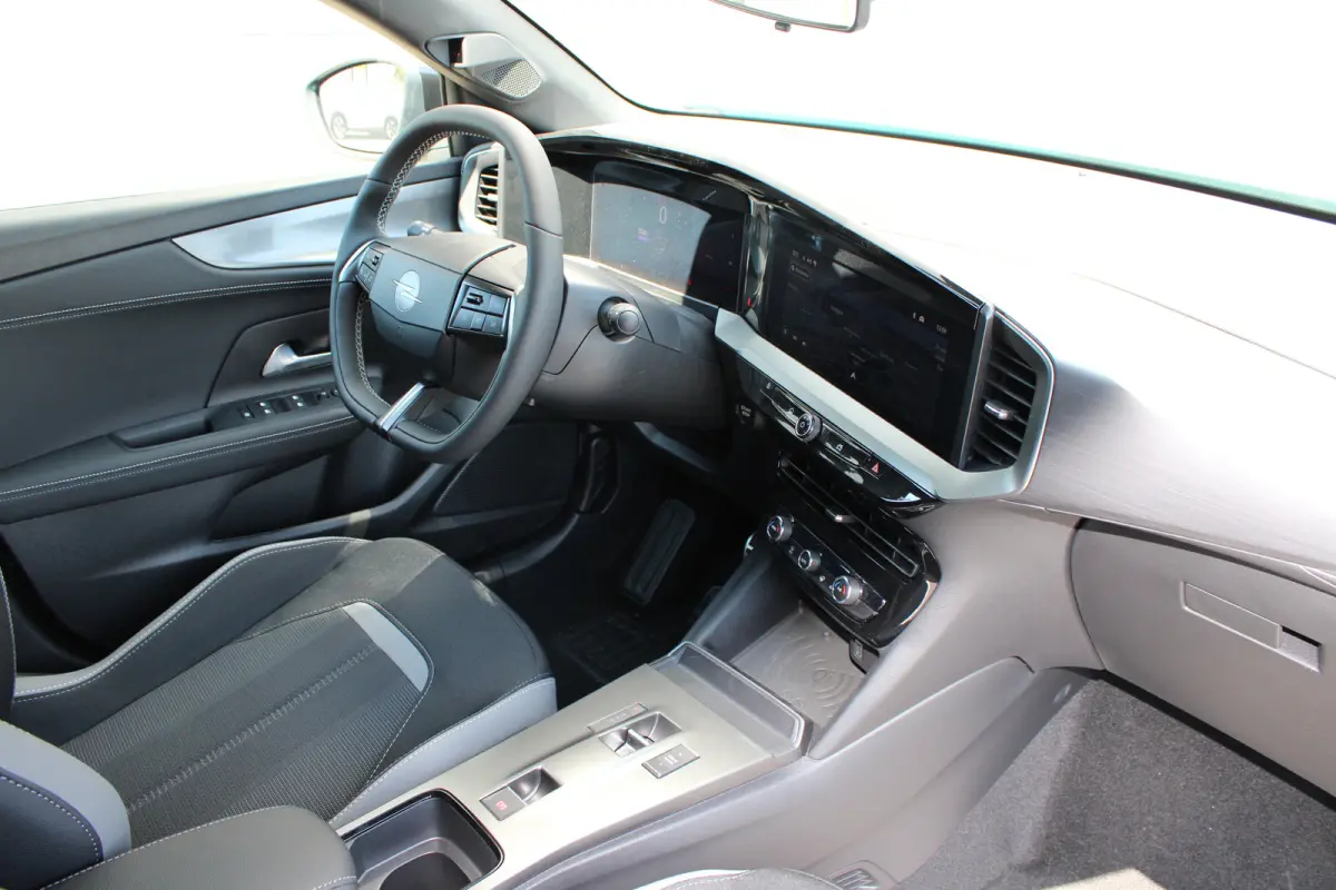 GS | Nieuw | Automaat | Navigatie | Camera | Carplay | Parkeersensoren |