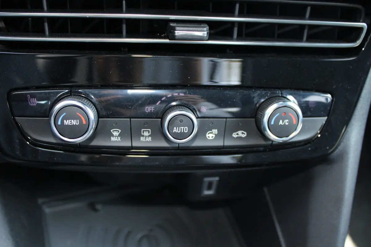 GS | Nieuw | Automaat | Navigatie | Camera | Carplay | Parkeersensoren |