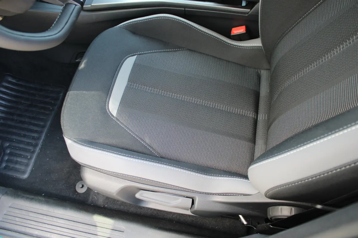 GS | Nieuw | Automaat | Navigatie | Camera | Carplay | Parkeersensoren |