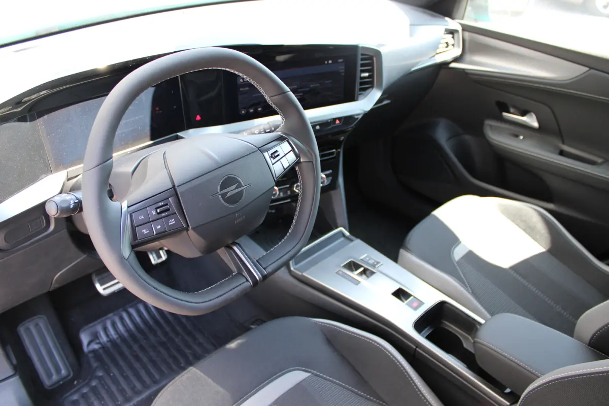 GS | Nieuw | Automaat | Navigatie | Camera | Carplay | Parkeersensoren |