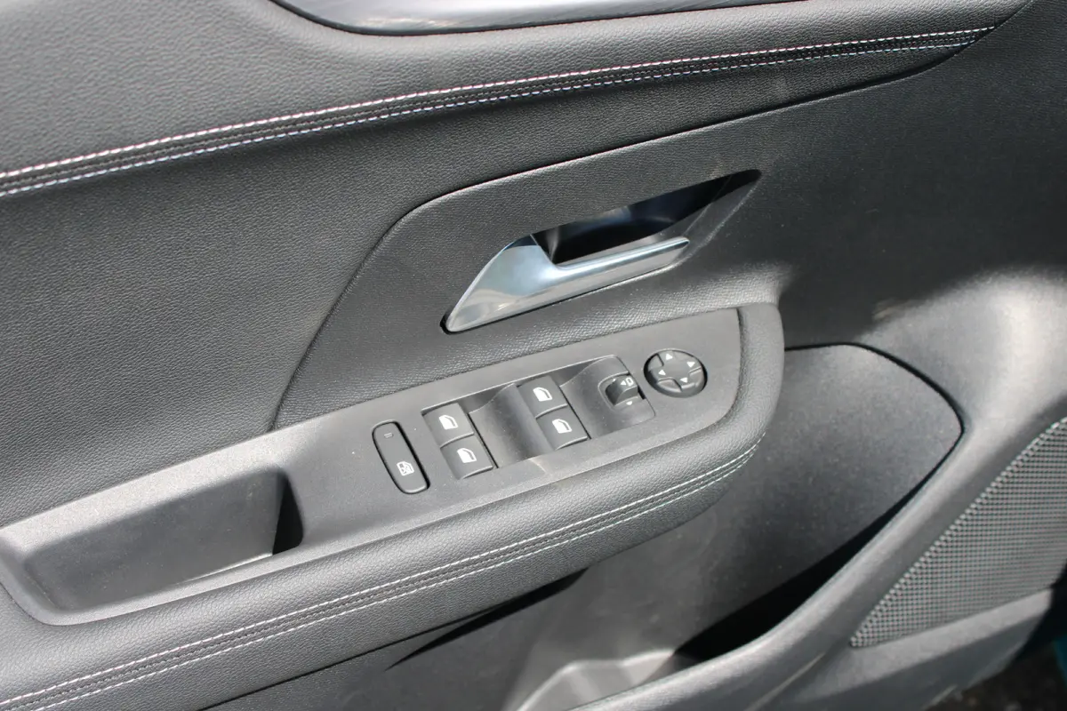 GS | Nieuw | Automaat | Navigatie | Camera | Carplay | Parkeersensoren |