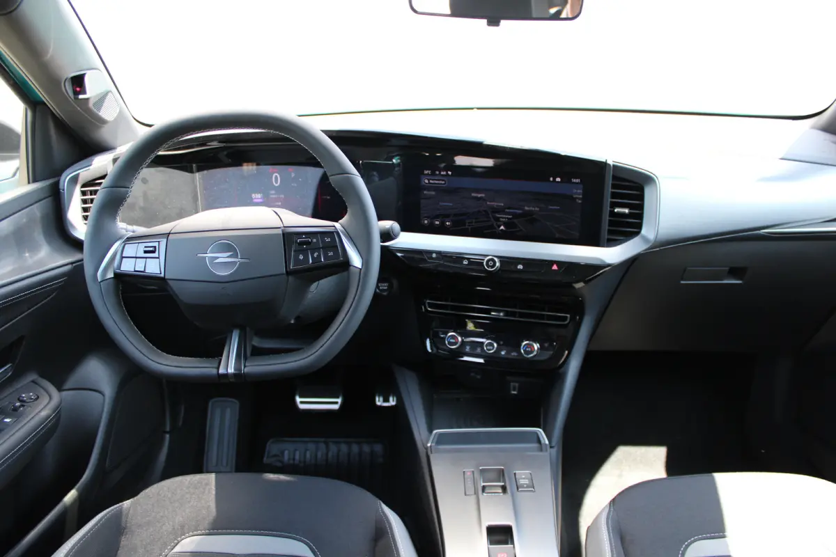 GS | Nieuw | Automaat | Navigatie | Camera | Carplay | Parkeersensoren |