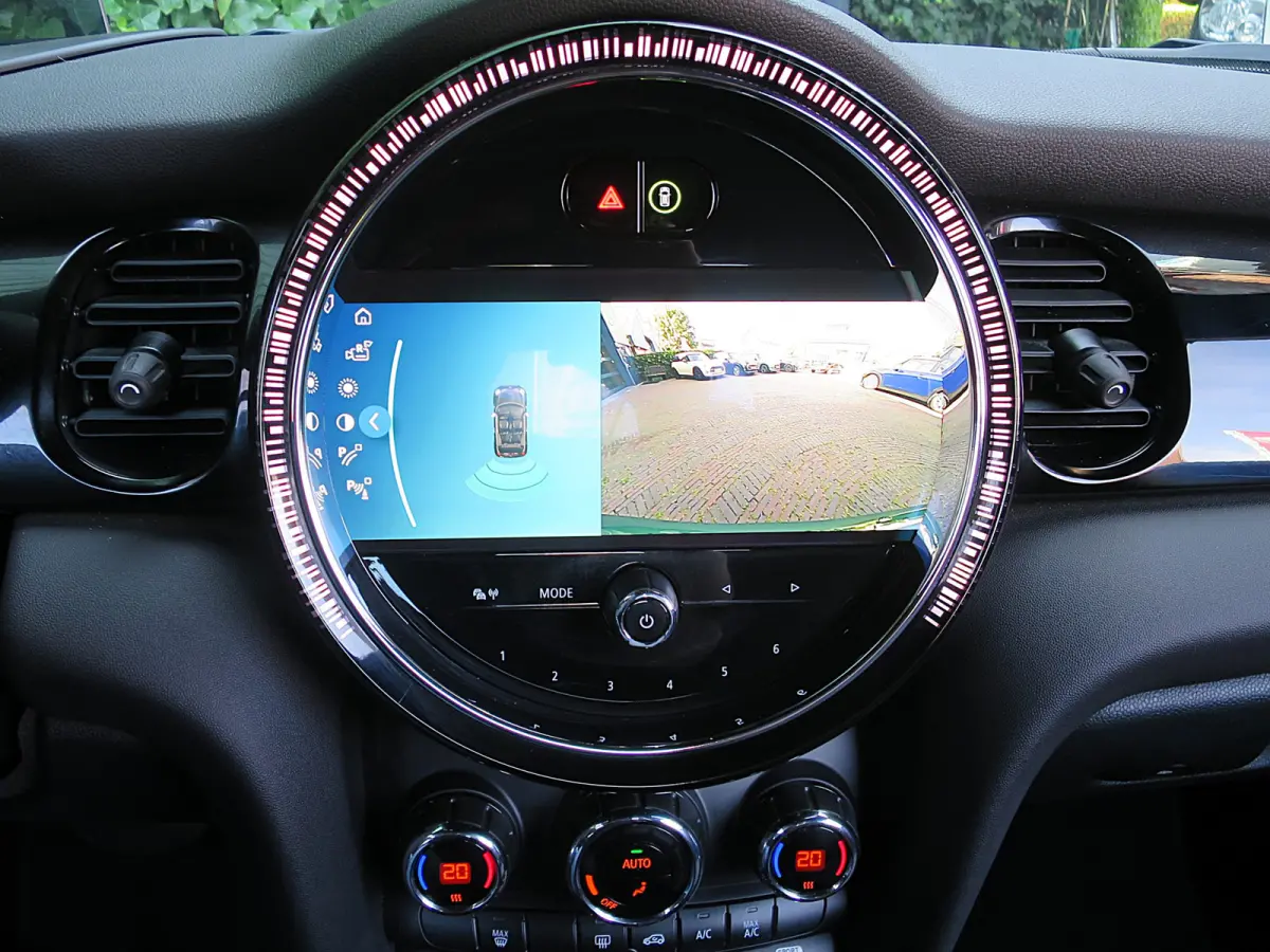 1.5 Classic F57 LCI2 aut met Navi, A.cam, Head-up, Apple CP, DAB en 16"