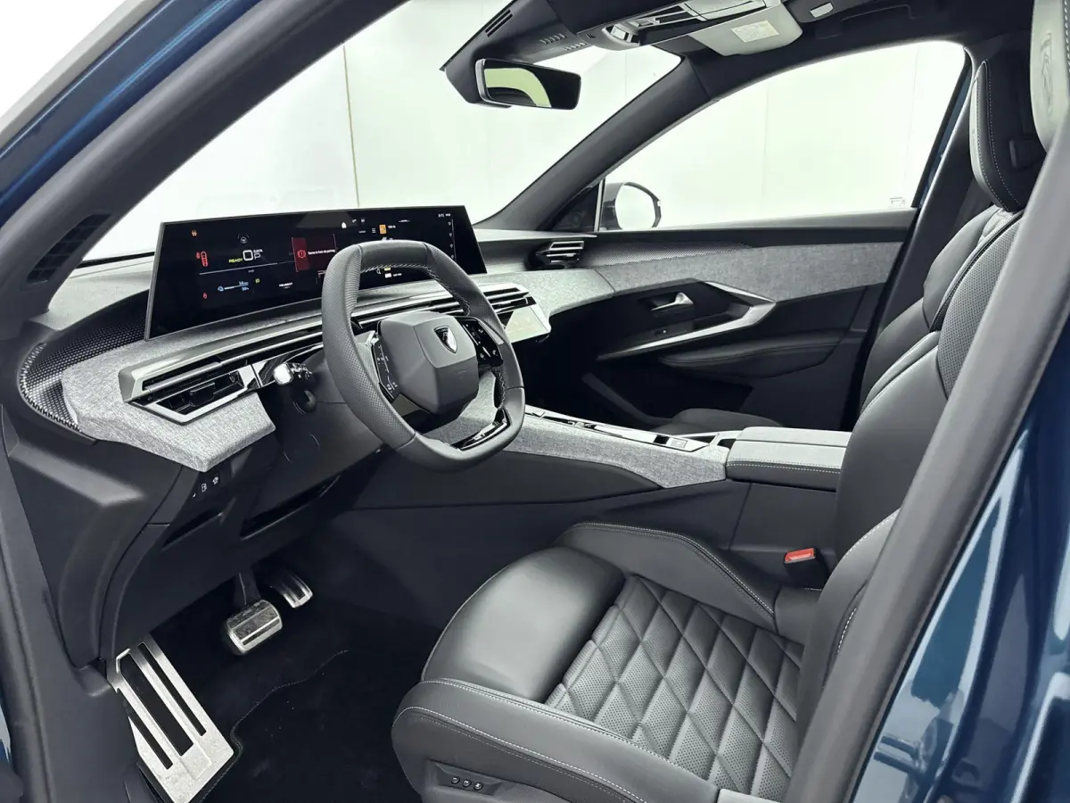 1.6 Plug-in Hybrid 195pk GT Exclusive | DEMO DEAL | Panoramisch schuifkanteldak | Lederen bekleding | Elektrische achterklep |
