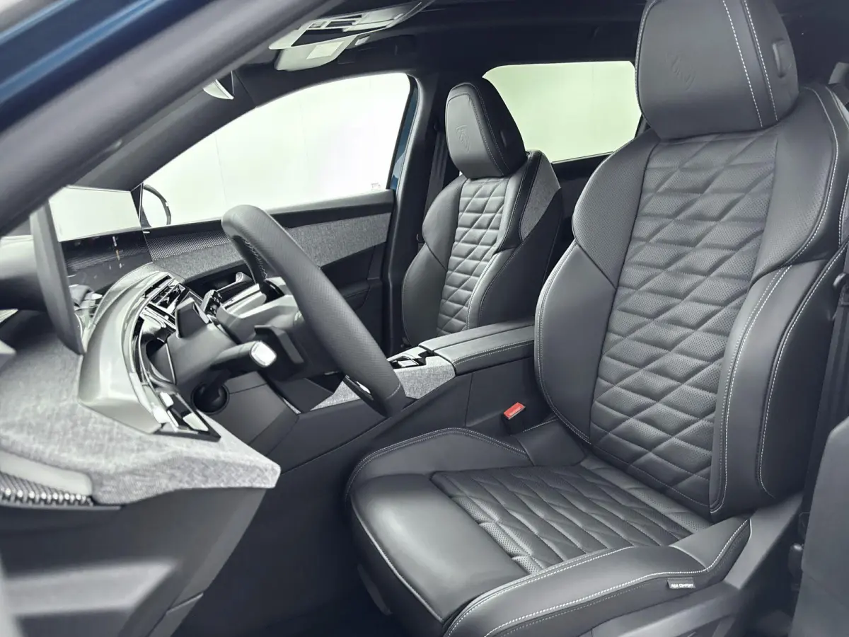 1.6 Plug-in Hybrid 195pk GT Exclusive | DEMO DEAL | Panoramisch schuifkanteldak | Lederen bekleding | Elektrische achterklep |