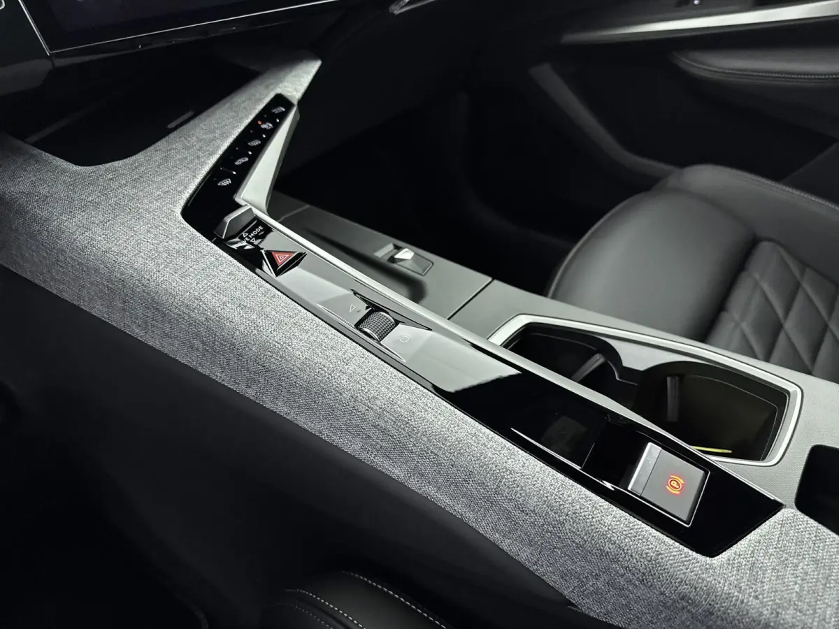 1.6 Plug-in Hybrid 195pk GT Exclusive | DEMO DEAL | Panoramisch schuifkanteldak | Lederen bekleding | Elektrische achterklep |