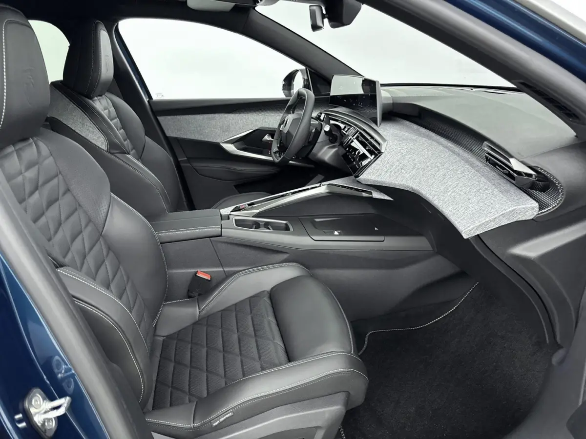 1.6 Plug-in Hybrid 195pk GT Exclusive | DEMO DEAL | Panoramisch schuifkanteldak | Lederen bekleding | Elektrische achterklep |