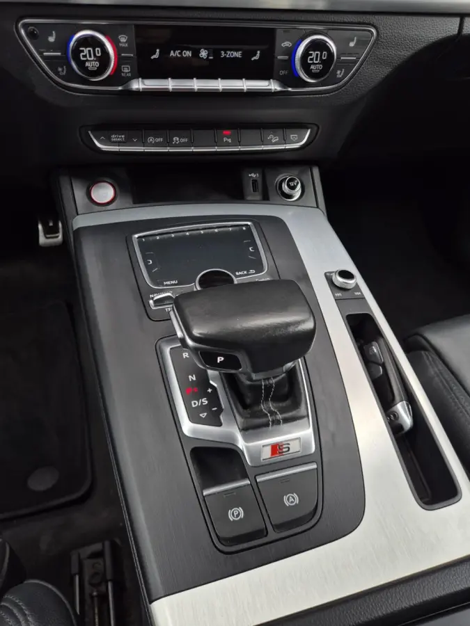 SQ5 3.0 TFSI SQ5 quattro 355PK/ABT/Lucht/Trekhaak/Pano/Leder/21/Virtual/Carplay/