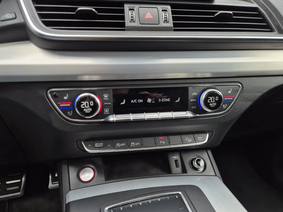 SQ5 3.0 TFSI SQ5 quattro 355PK/ABT/Lucht/Trekhaak/Pano/Leder/21/Virtual/Carplay/