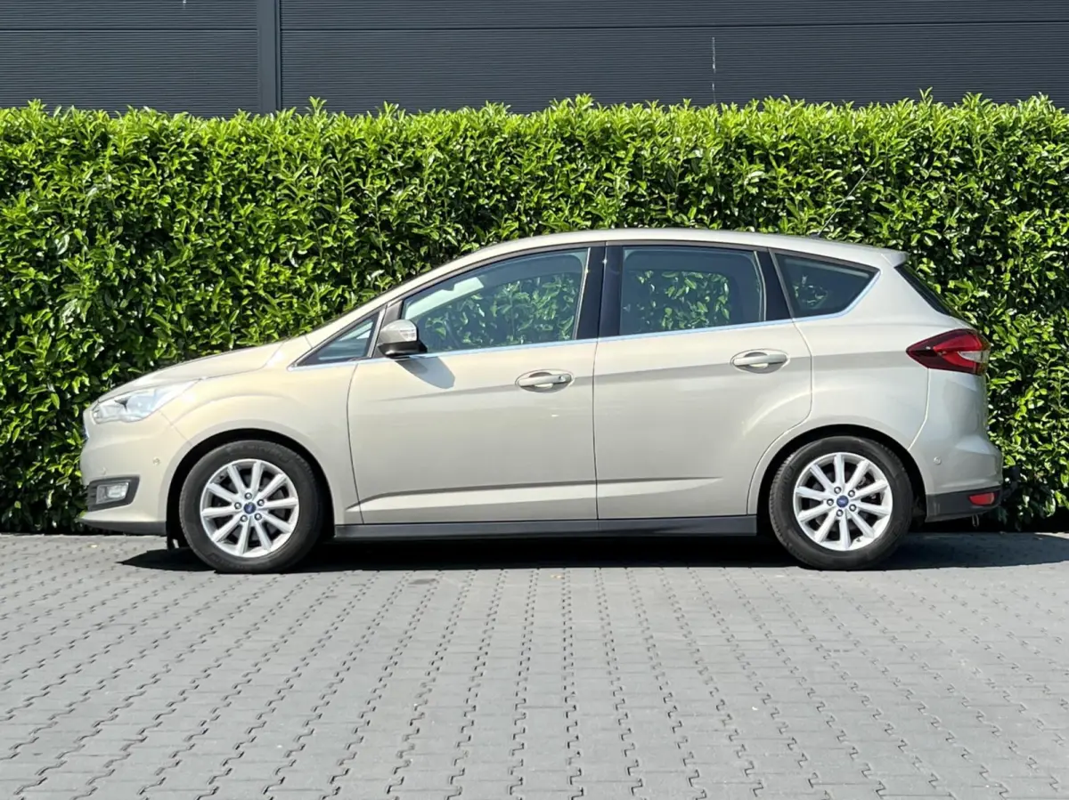 1.5 Titanium, NAVIGATIE, CRUISE CONTROL, CLIMATE CONTROL, STOEL/STUURVERWARMING, PDC, TREKHAAK, LICHTMETAAL 16", EXTRA SET 16"