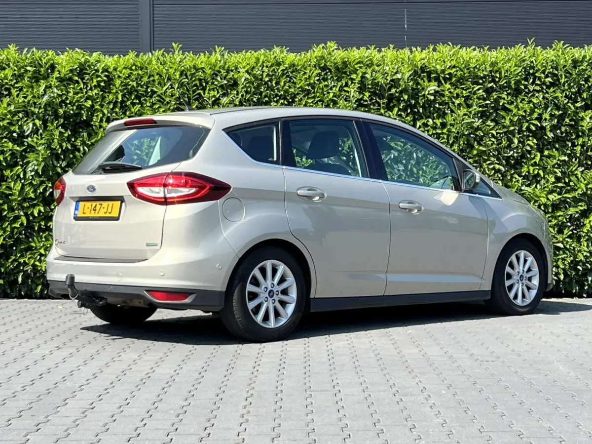 1.5 Titanium, NAVIGATIE, CRUISE CONTROL, CLIMATE CONTROL, STOEL/STUURVERWARMING, PDC, TREKHAAK, LICHTMETAAL 16", EXTRA SET 16"