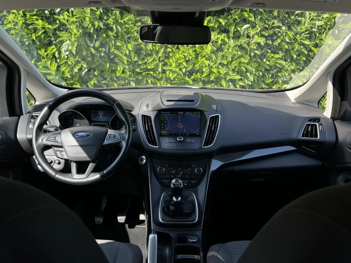 1.5 Titanium, NAVIGATIE, CRUISE CONTROL, CLIMATE CONTROL, STOEL/STUURVERWARMING, PDC, TREKHAAK, LICHTMETAAL 16", EXTRA SET 16"