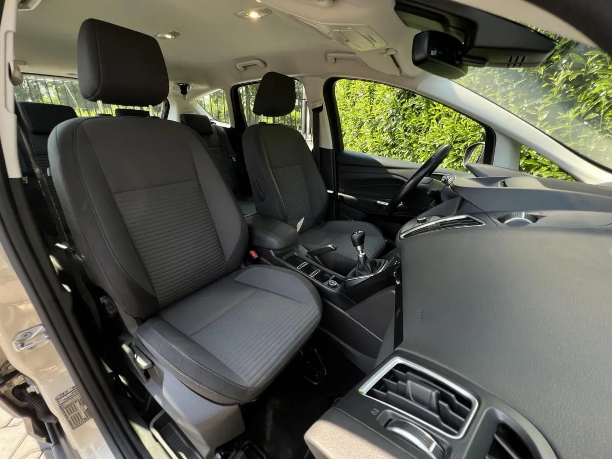 1.5 Titanium, NAVIGATIE, CRUISE CONTROL, CLIMATE CONTROL, STOEL/STUURVERWARMING, PDC, TREKHAAK, LICHTMETAAL 16", EXTRA SET 16"