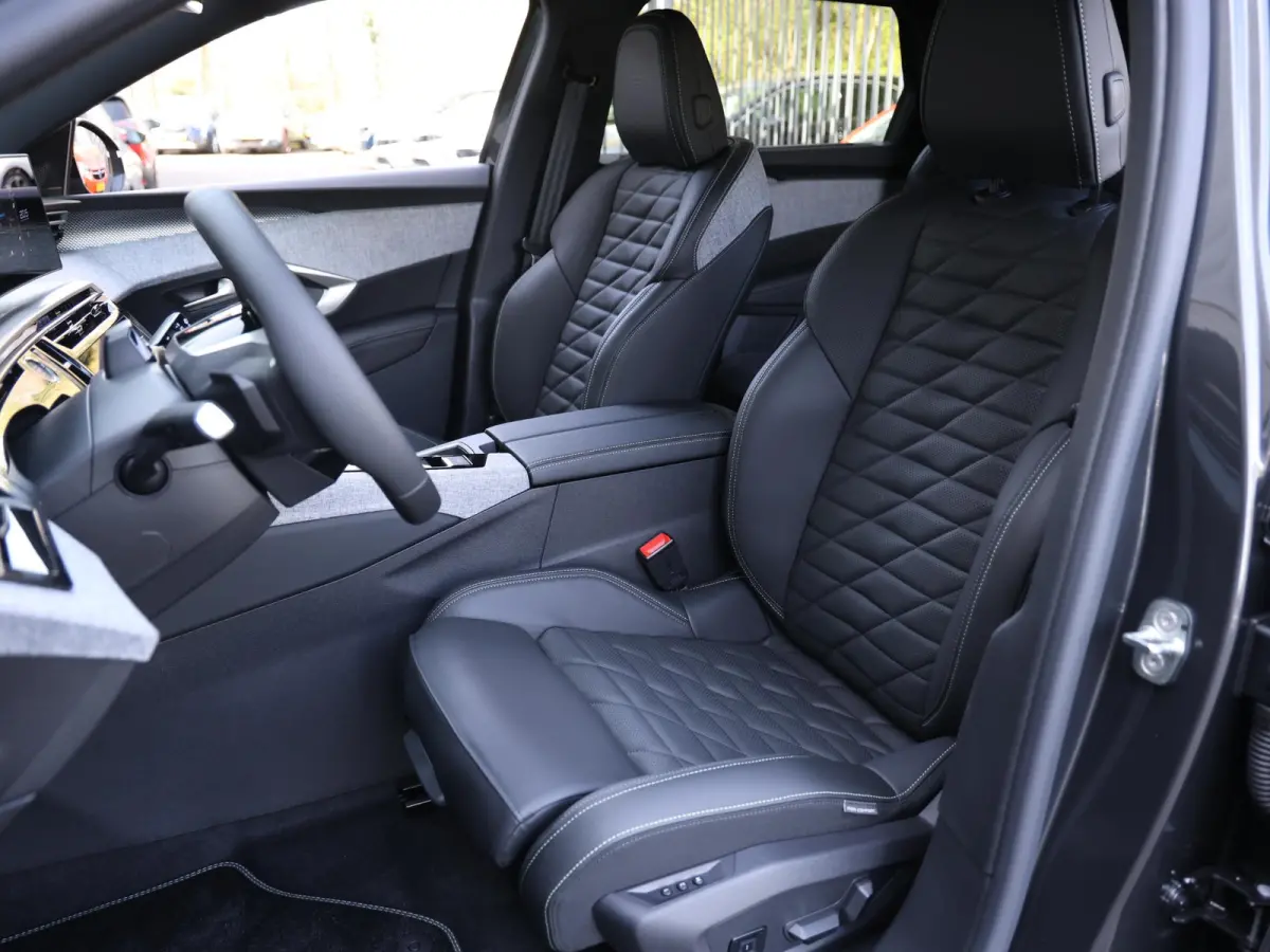 GT Exclusive 73 kWh 7p | Demo | Trekhaak | Lederen Bekleding | Navigatie | Camera | panoramadak