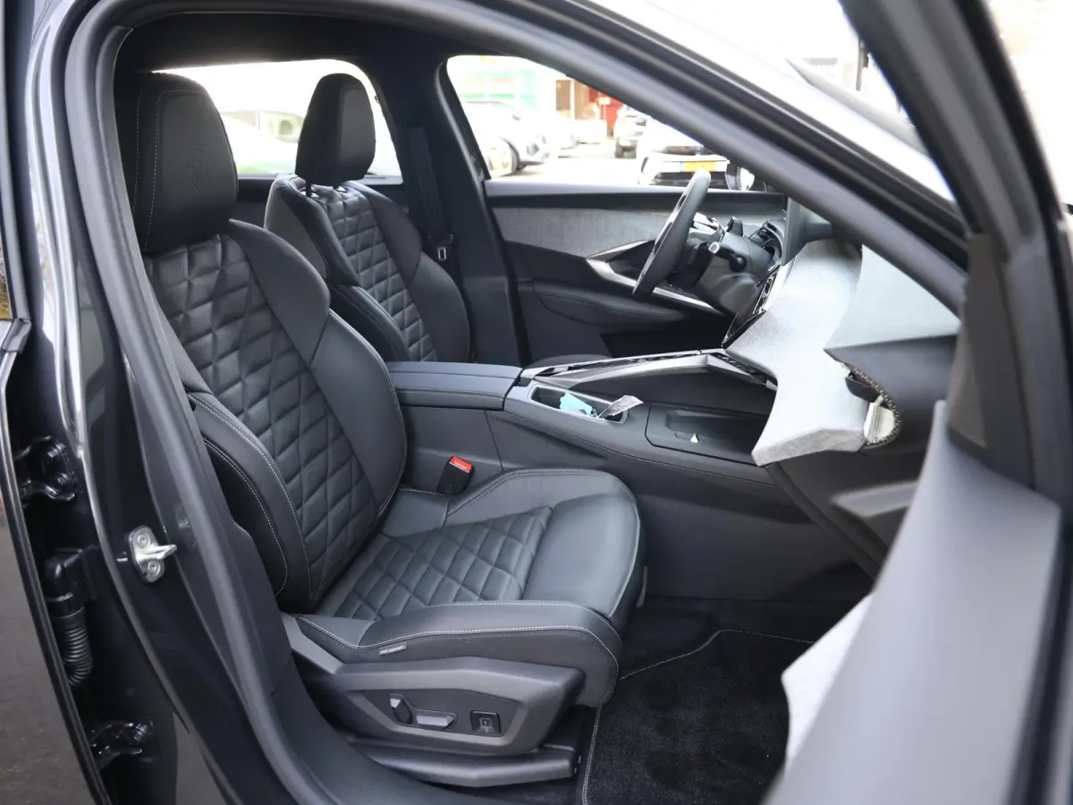 GT Exclusive 73 kWh 7p | Demo | Trekhaak | Lederen Bekleding | Navigatie | Camera | panoramadak