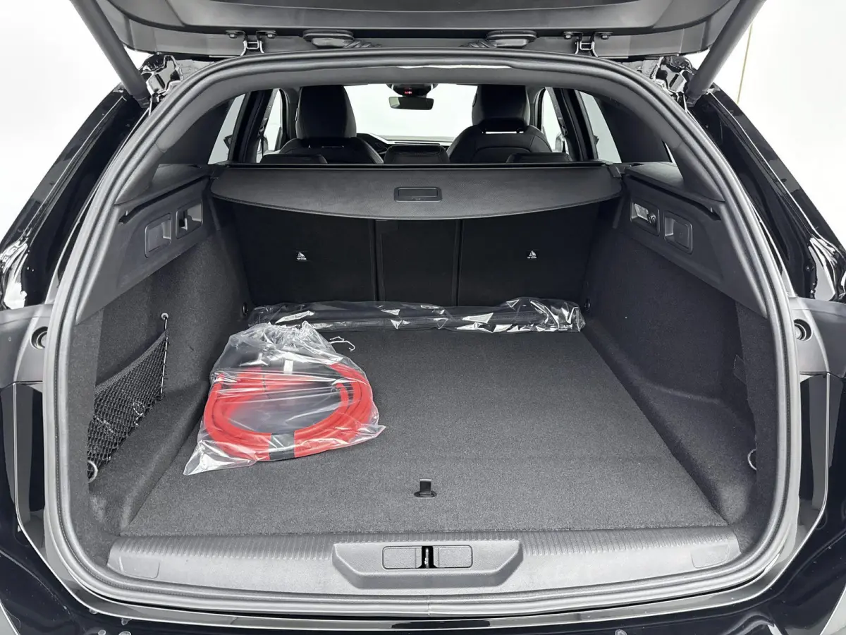 GT 54 kWh | DEMO DEAL | Alcantara sportstoelen | 360 camera | Warmtepomp | Lichtmetalen velgen | Elektrische achterklep |