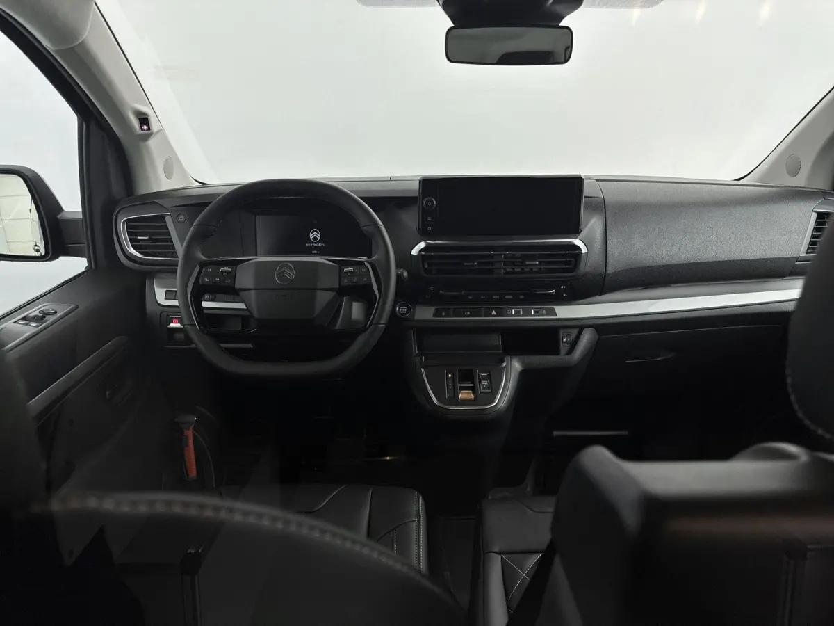 L3 136 75 kWh | STX Pakket | Lederen Bekleding | Navigatie | Camera | 3 Zitplaatsen |
