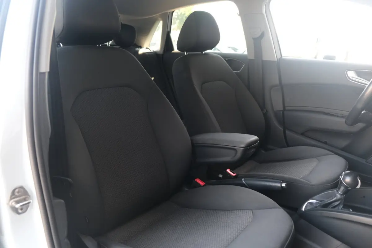 1.0 TFSI S-Line S-tronic Led Navi Airco Cruise