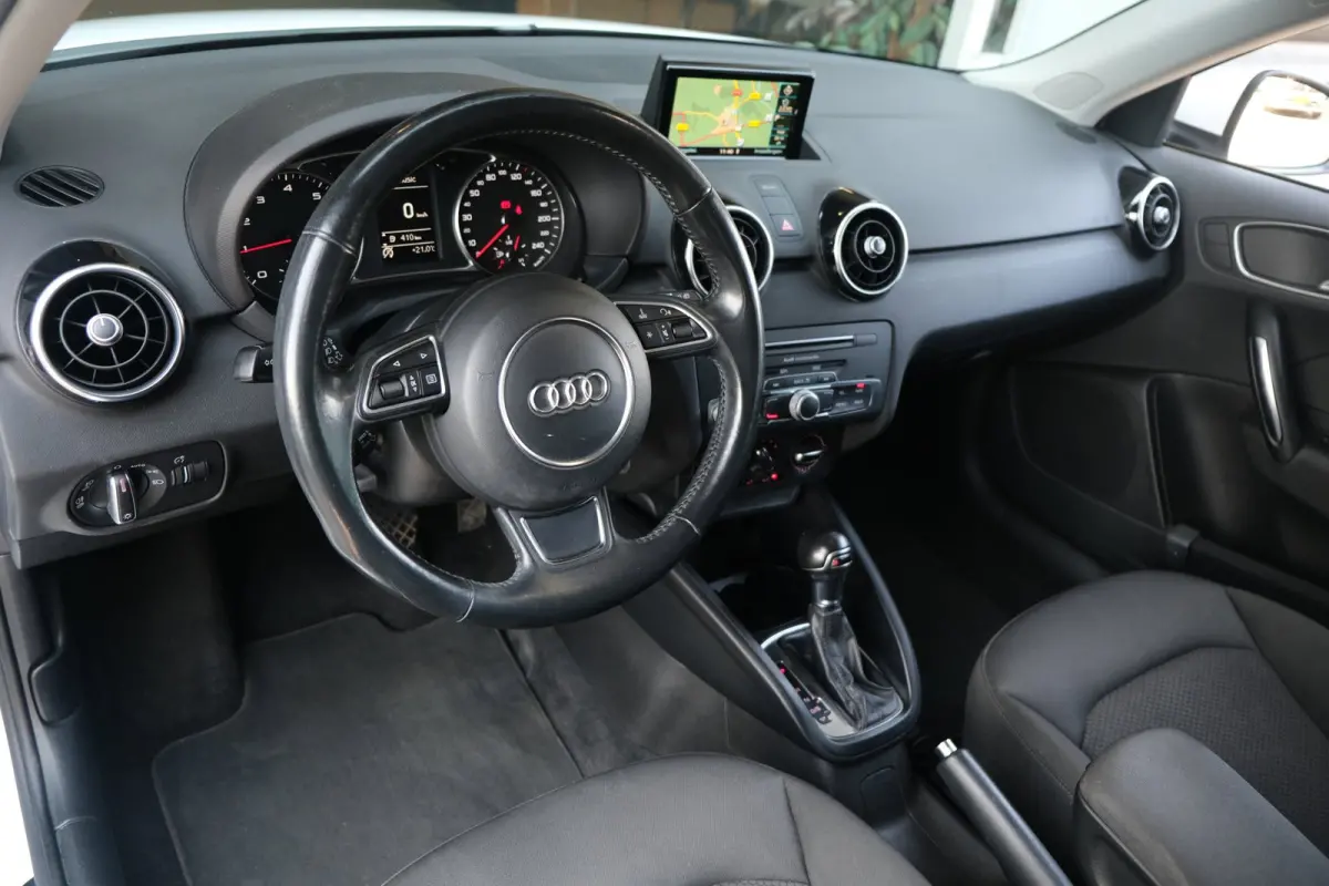1.0 TFSI S-Line S-tronic Led Navi Airco Cruise