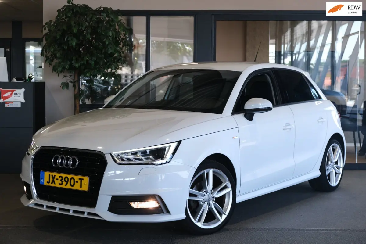 1.0 TFSI S-Line S-tronic Led Navi Airco Cruise
