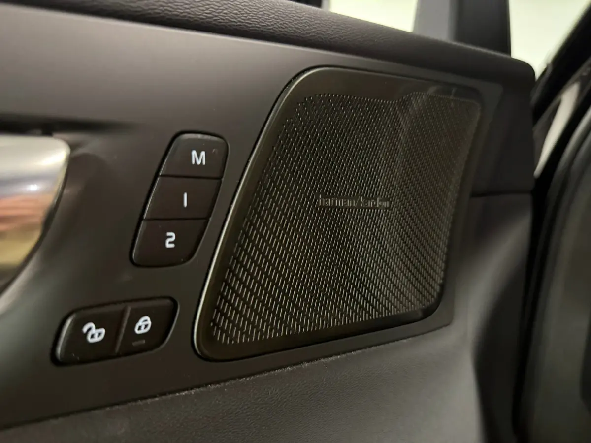 T6 AWD Recharge Plus Dark Long Range | Trekhaak | Harman Kardon | Adaptieve Cruise Control | Stoelverwarming voor+achter | Stuurwielverwarming | Parkeercamera | Full LED Meesturende koplampe