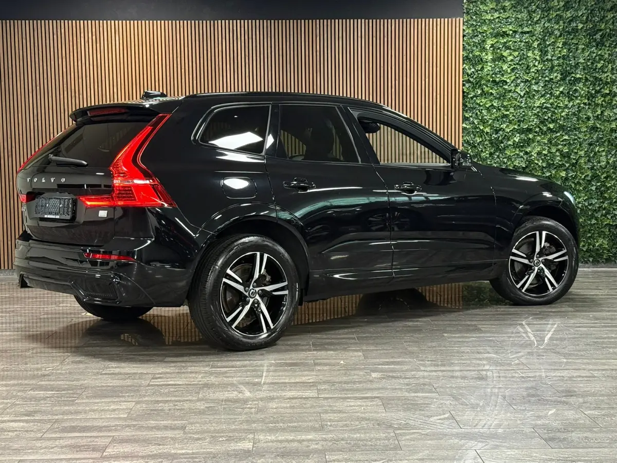 T6 AWD Recharge Plus Dark Long Range | Trekhaak | Harman Kardon | Adaptieve Cruise Control | Stoelverwarming voor+achter | Stuurwielverwarming | Parkeercamera | Full LED Meesturende koplampe