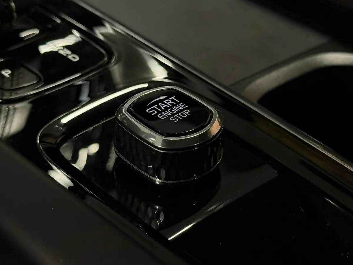 T6 AWD Recharge Plus Dark Long Range | Trekhaak | Harman Kardon | Adaptieve Cruise Control | Stoelverwarming voor+achter | Stuurwielverwarming | Parkeercamera | Full LED Meesturende koplampe