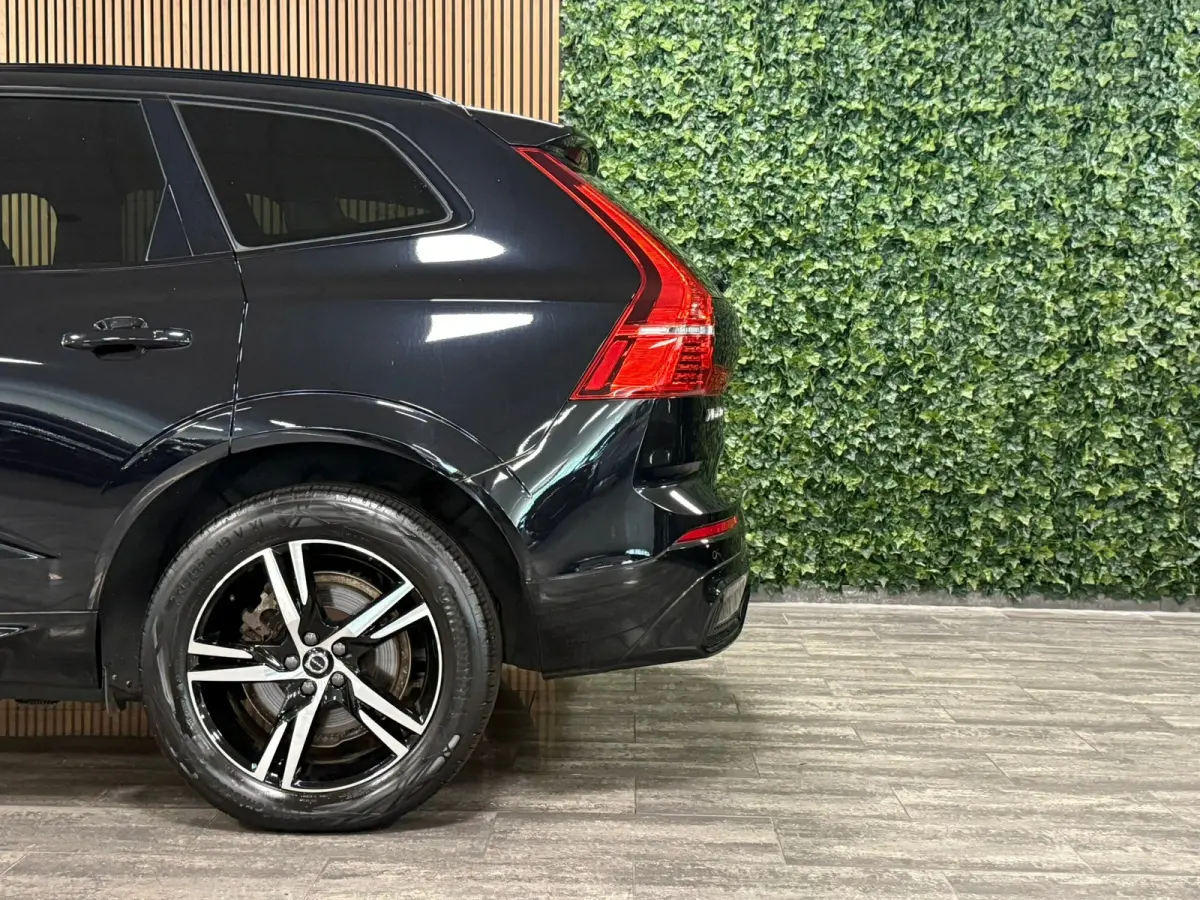 T6 AWD Recharge Plus Dark Long Range | Trekhaak | Harman Kardon | Adaptieve Cruise Control | Stoelverwarming voor+achter | Stuurwielverwarming | Parkeercamera | Full LED Meesturende koplampe