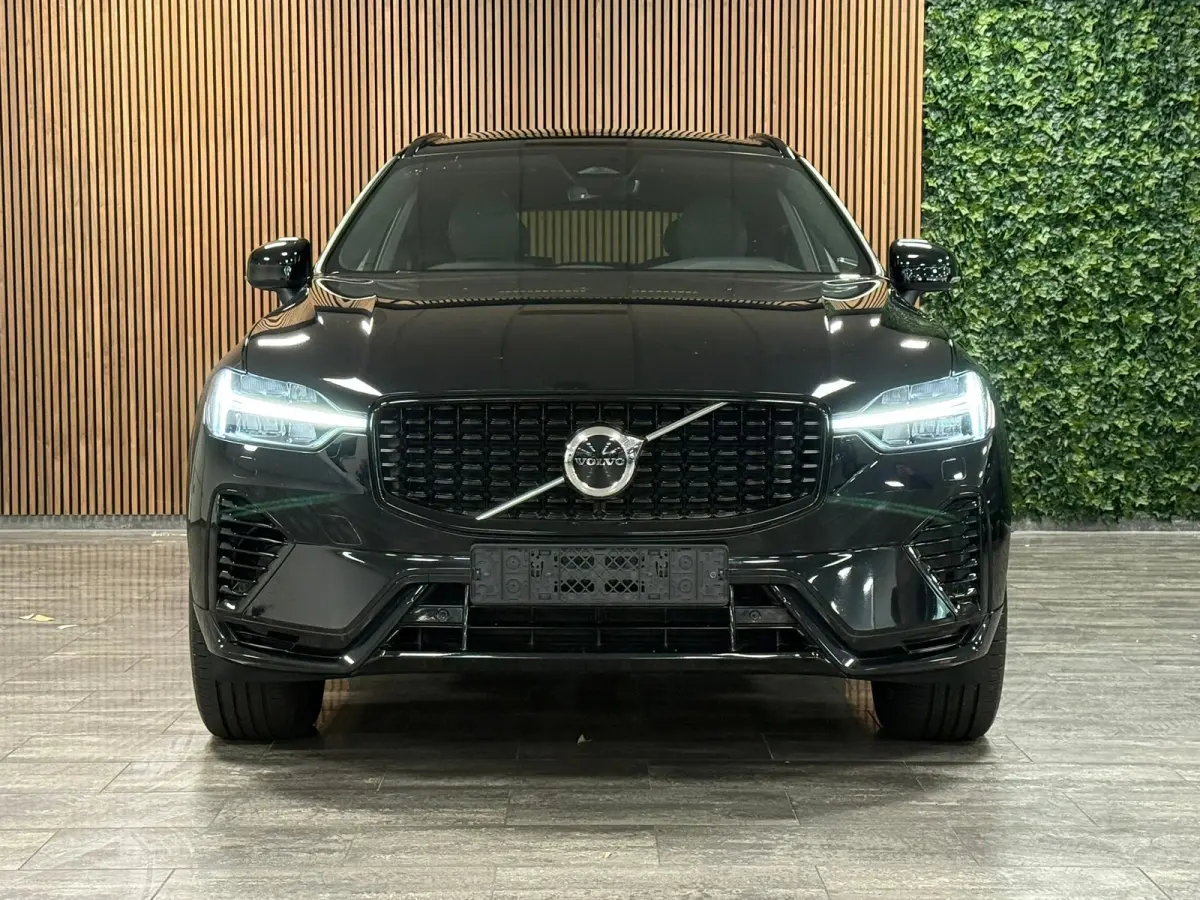 T6 AWD Recharge Plus Dark Long Range | Trekhaak | Harman Kardon | Adaptieve Cruise Control | Stoelverwarming voor+achter | Stuurwielverwarming | Parkeercamera | Full LED Meesturende koplampe