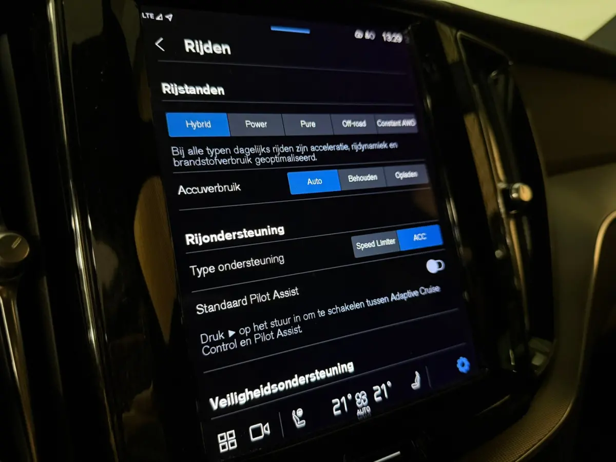 T6 AWD Recharge Plus Dark Long Range | Trekhaak | Harman Kardon | Adaptieve Cruise Control | Stoelverwarming voor+achter | Stuurwielverwarming | Parkeercamera | Full LED Meesturende koplampe