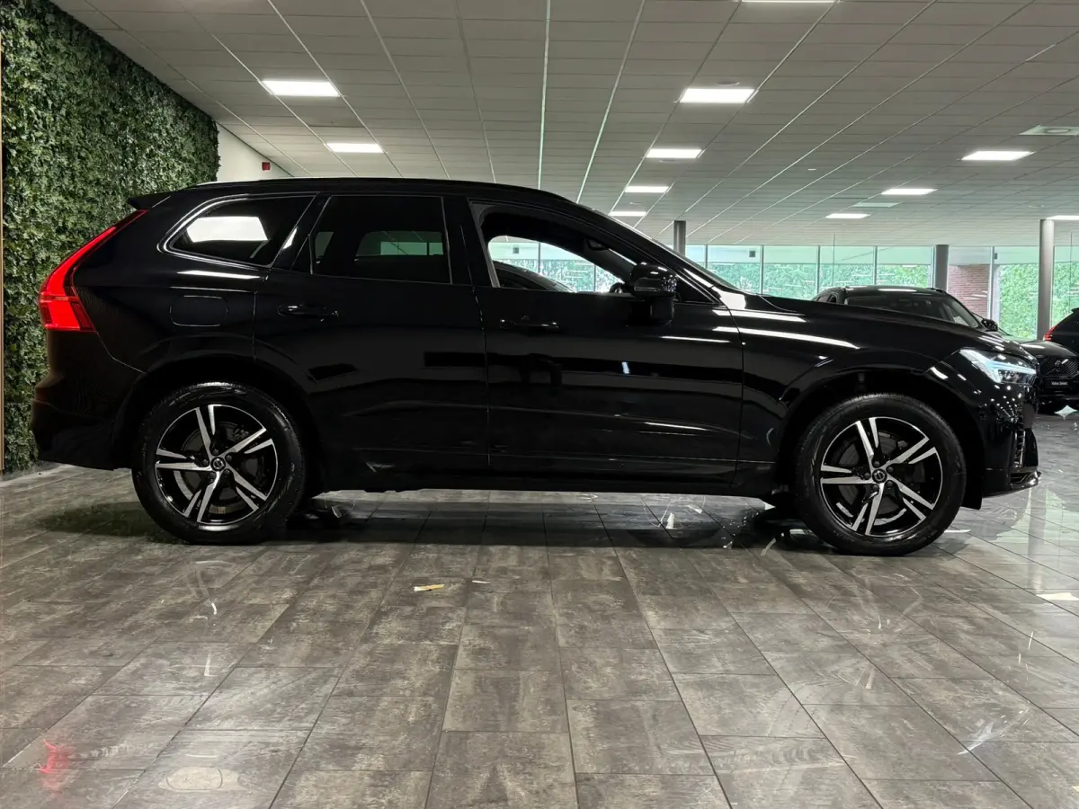 T6 AWD Recharge Plus Dark Long Range | Trekhaak | Harman Kardon | Adaptieve Cruise Control | Stoelverwarming voor+achter | Stuurwielverwarming | Parkeercamera | Full LED Meesturende koplampe