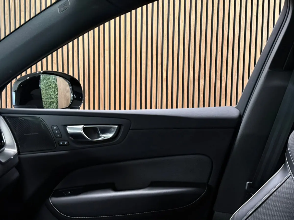 T6 AWD Recharge Plus Dark Long Range | Trekhaak | Harman Kardon | Adaptieve Cruise Control | Stoelverwarming voor+achter | Stuurwielverwarming | Parkeercamera | Full LED Meesturende koplampe